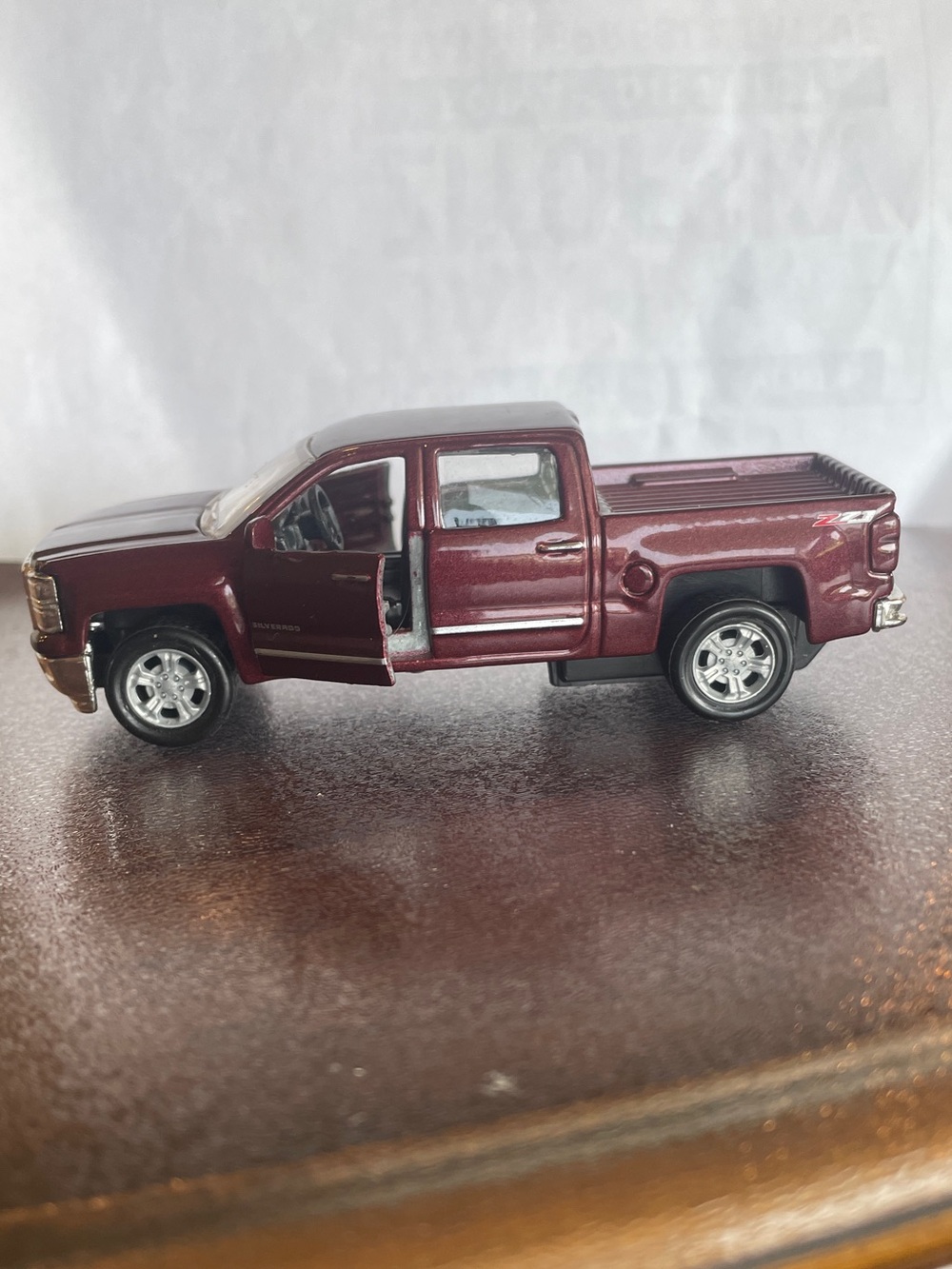 2014 Chevy Silverado 1500 Z71 MAISTO 1:52 scale,Pull Back ,opening Doors.